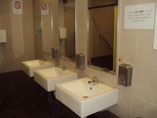 4-Star Toilet - Outram Park MRT Station 