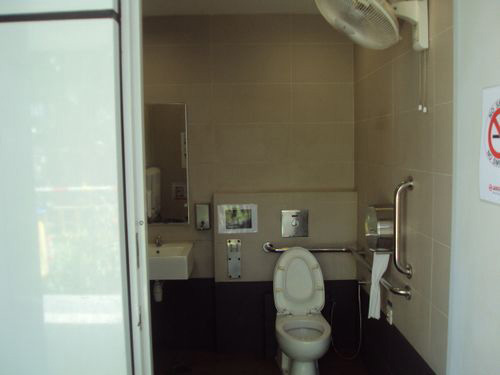 4-Star Toilet - Outram Park MRT Station 