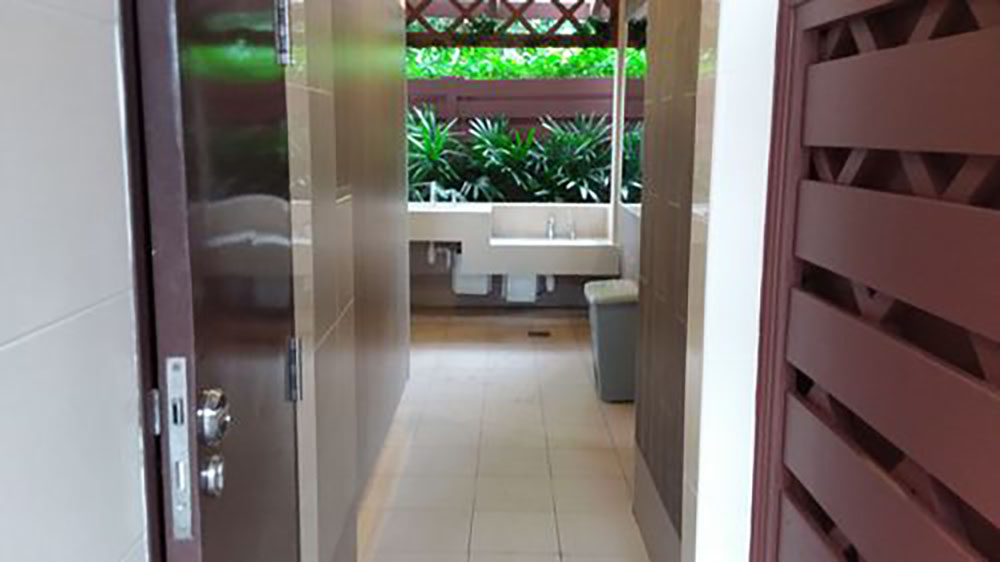 4-Star Toilet - Pasir Panjang Food Centre 