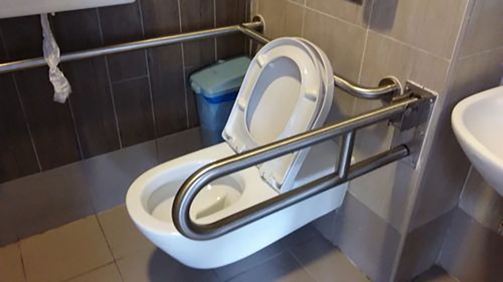 4-Star Toilet - Pasir Panjang Food Centre 