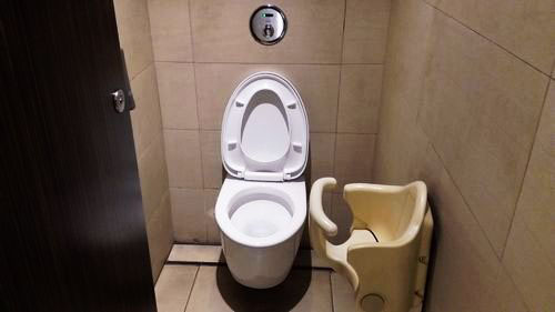 4-Star Toilet - Raffles City Shopping Centre