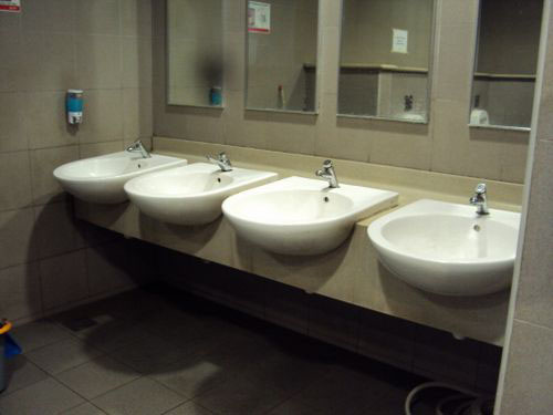 4-Star Toilet - Tampines MRT 