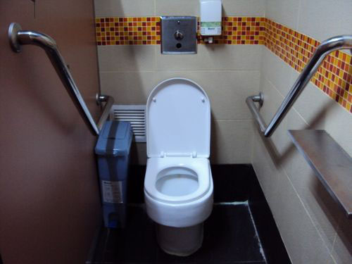 4-Star Toilet - Tanah Merah MRT 