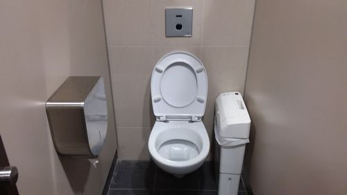 4-Star Toilet - Woodlands North MRT Station TEL1