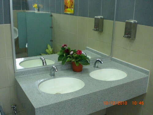 4-Star Toilet - Jurong Port Food Centre 