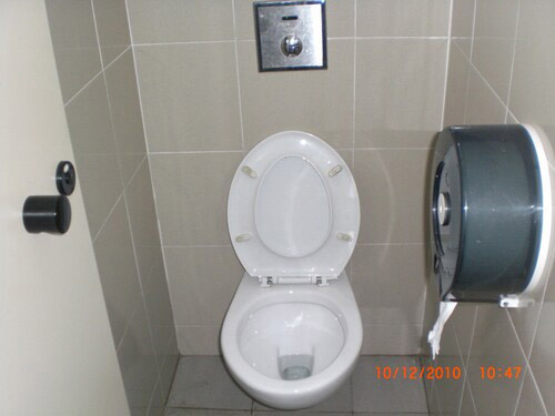 4-Star Toilet - Jurong Port Food Centre 