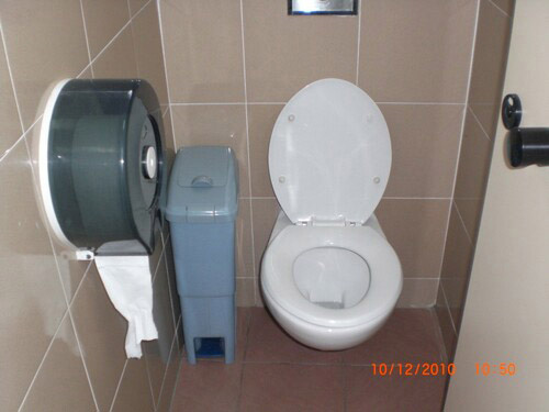 4-Star Toilet - Jurong Port Food Centre 