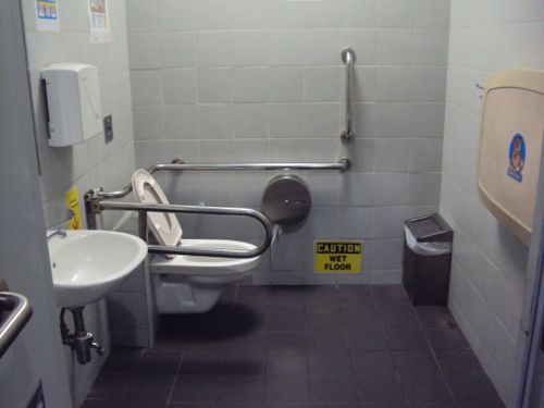 4-Star Toilet - Labrador Park MRT station 