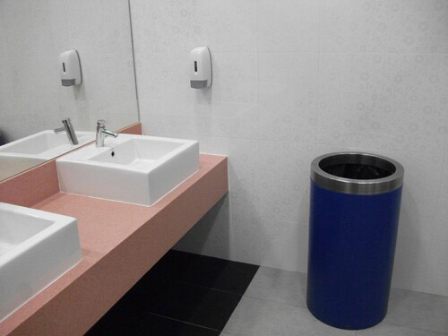 5-Star Toilet - Sembawang Mart 