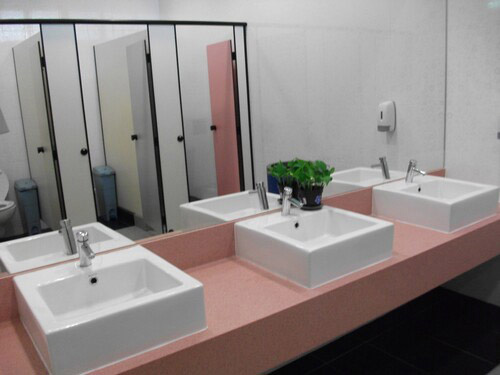 5-Star Toilet - Sembawang Mart 