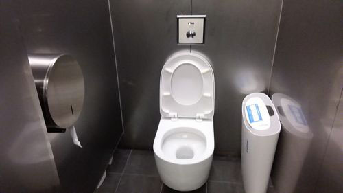 5-Star Toilet - Bras Basah MRT Station