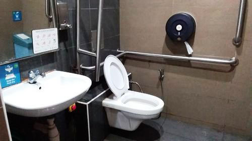 5-Star Toilet - Bukit Batok Bus Interchange