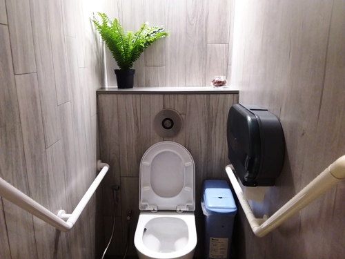 5-Star Toilet - Bukit Canberra Indoor Sports Hall