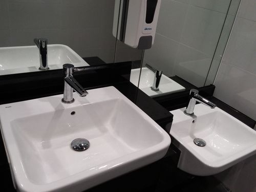 5-Star Toilet - Clementi MRT Station (EW23)