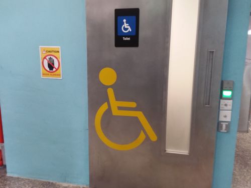 5-Star Toilet - Clementi MRT Station (EW23)