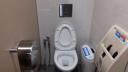 5-Star Toilet - Canberra MRT Station (NS12)