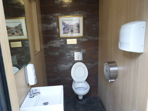 5-Star Toilet - Merlion Park @ Fullerton 
