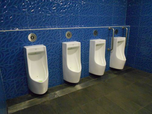 5-Star Toilet - Punggol MRT Station (NE17)