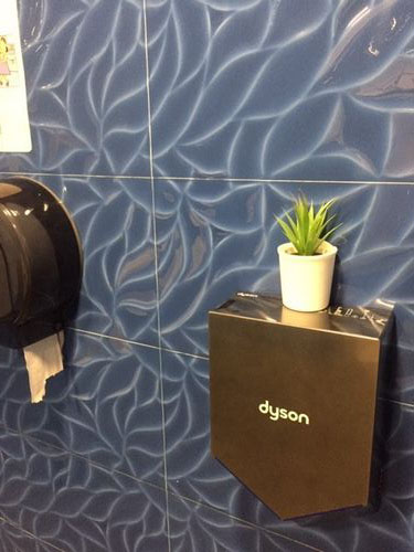 5-Star Toilet - Punggol MRT Station (NE17)