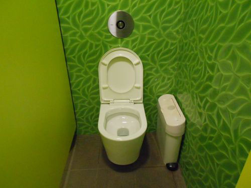 5-Star Toilet - Punggol MRT Station (NE17)
