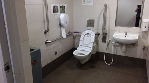 5-Star Toilet - Orchard MRT Station