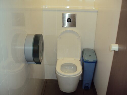 4-Star Toilet - 888 Plaza 