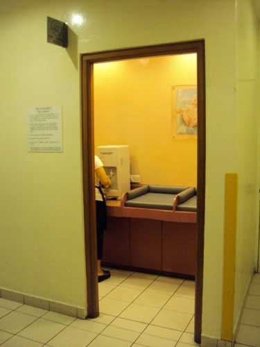 5 Star Toilet - Jurong Point Shopping Centre 