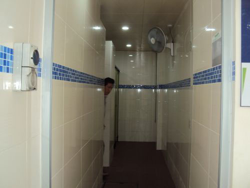 4-Star Toilet - Commonwealth Crescent Market 